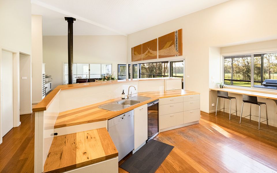Latitude South Coast - pet friendly accommodation nsw full kitchen with dish washer