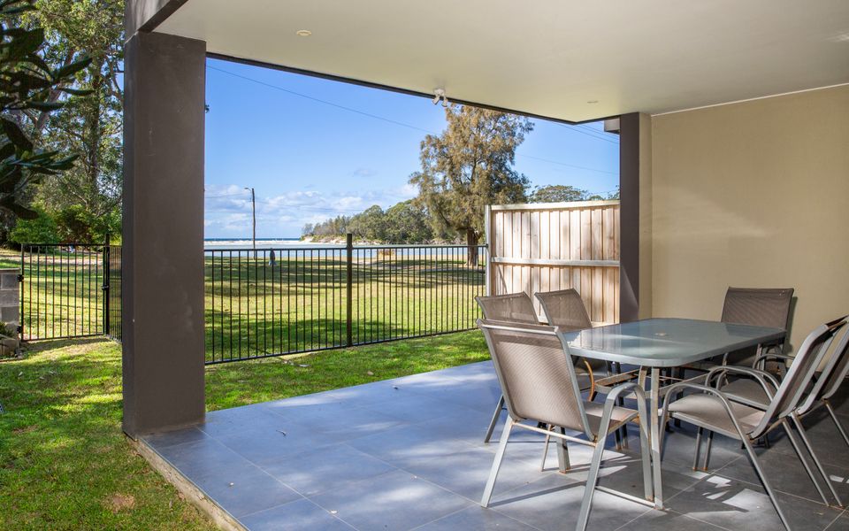 Backyard patio of pet friendly accomodation in huskisson