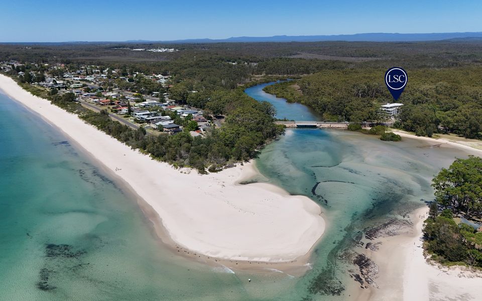Moona Sands