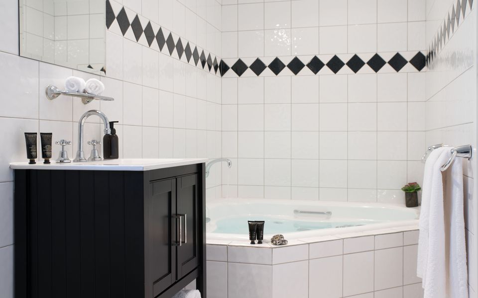 Courthouse Orchid Villa 6