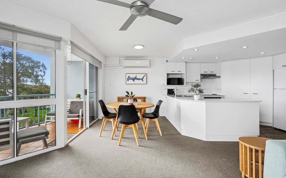 Stunning Rooftop Retreat with Private Jacuzzi on the Maroochy River