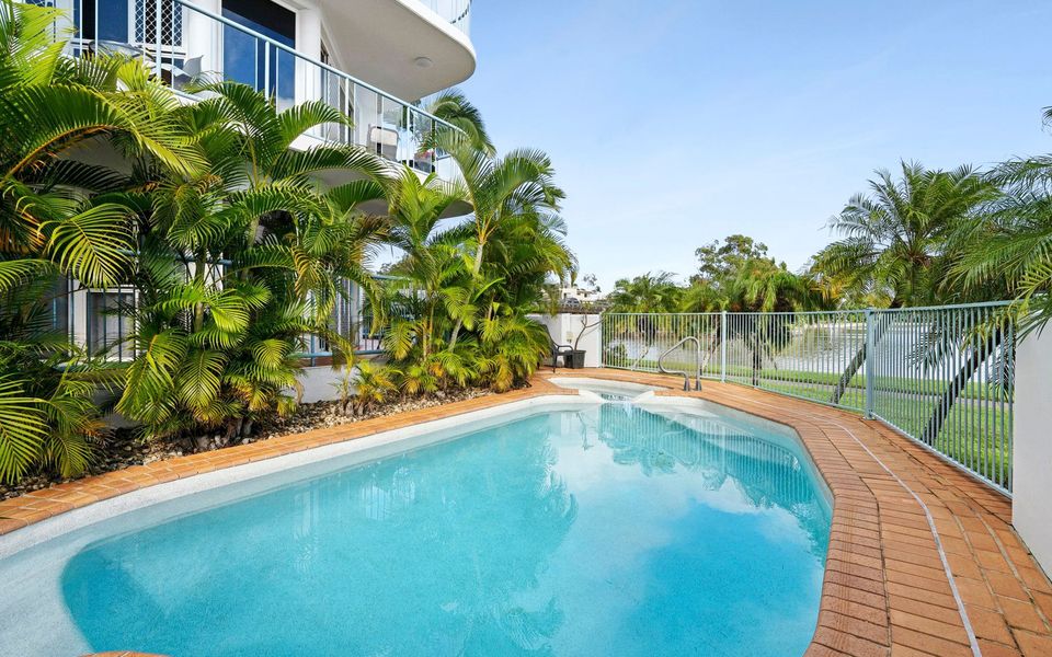 Stunning Rooftop Retreat with Private Jacuzzi on the Maroochy River