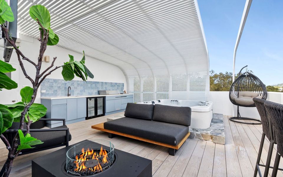 Stunning Rooftop Retreat with Private Jacuzzi on the Maroochy River