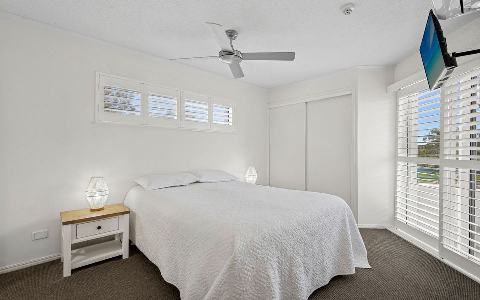Stunning Rooftop Retreat with Private Jacuzzi on the Maroochy River