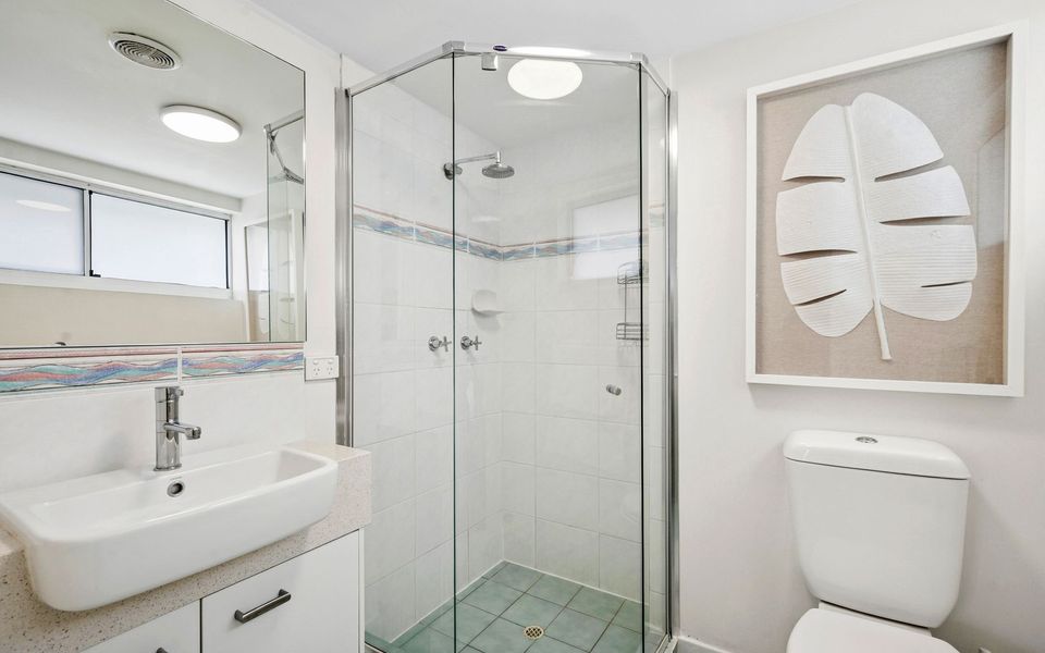 Stunning Rooftop Retreat with Private Jacuzzi on the Maroochy River