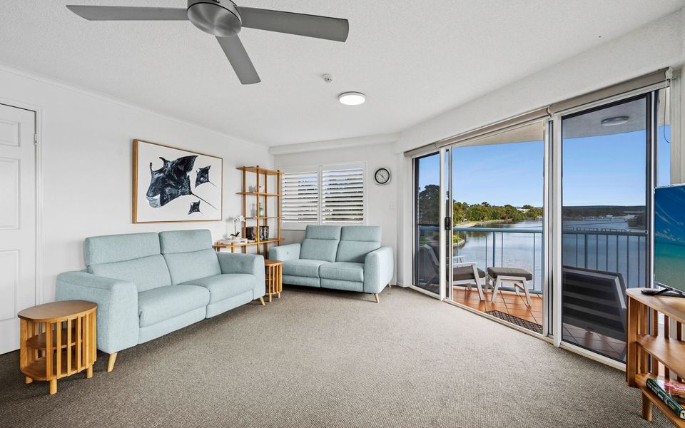 Stunning Rooftop Retreat with Private Jacuzzi on the Maroochy River