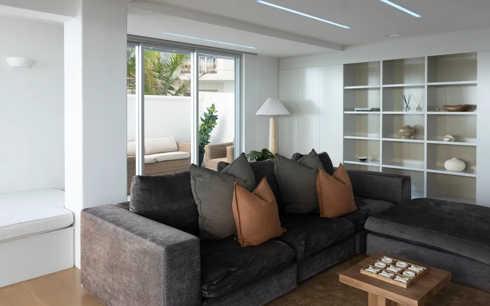 ON THE ROCKS | – Yamba’s Ultimate Absolute Beachdirft Residence