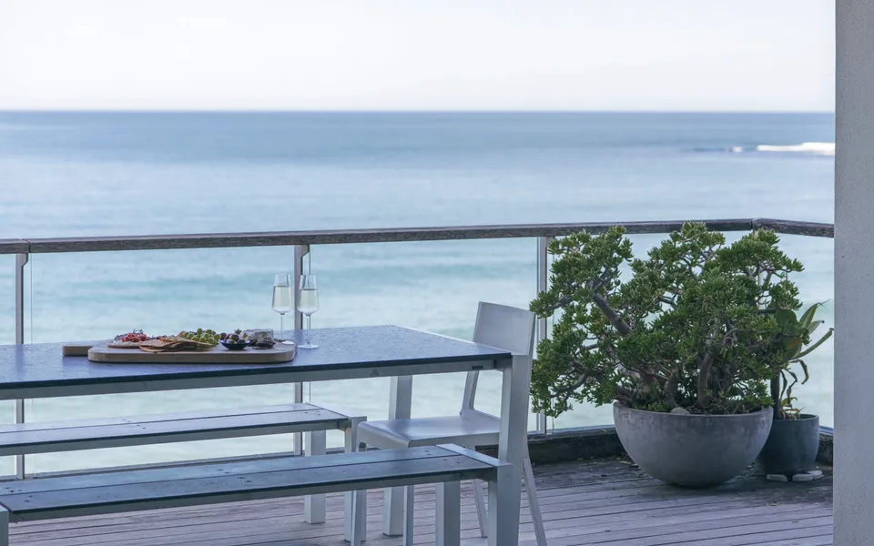 ON THE ROCKS | – Yamba’s Ultimate Absolute Beachdirft Residence