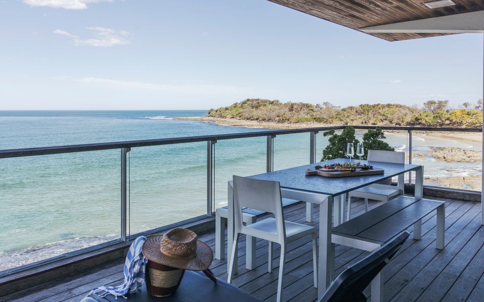 ON THE ROCKS | – Yamba’s Ultimate Absolute Beachdirft Residence