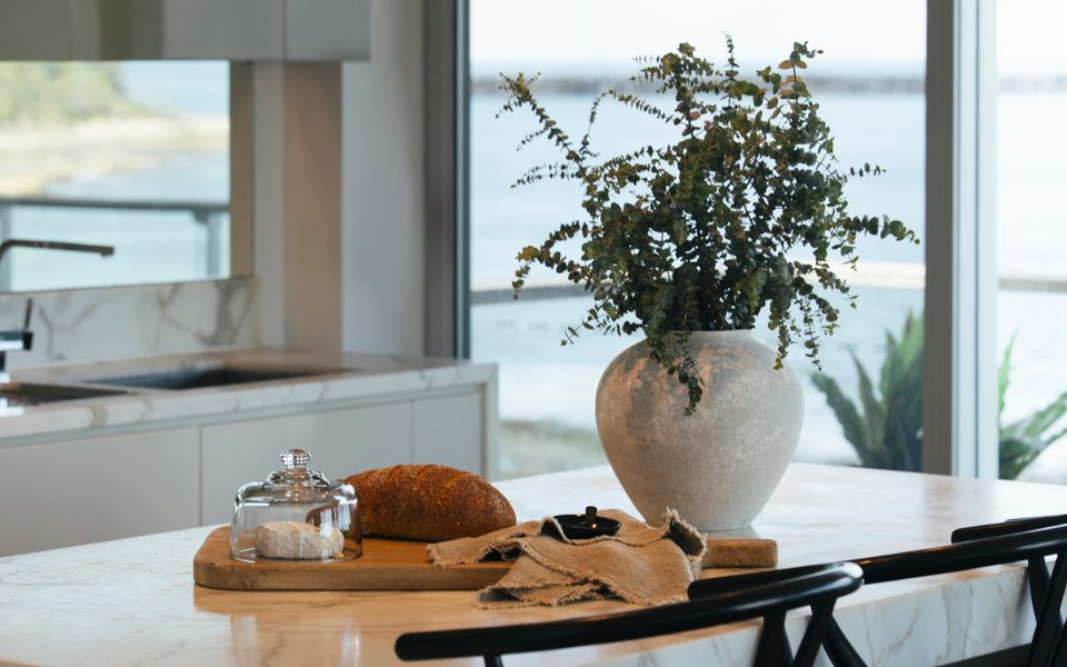 ON THE ROCKS | – Yamba’s Ultimate Absolute Beachdirft Residence