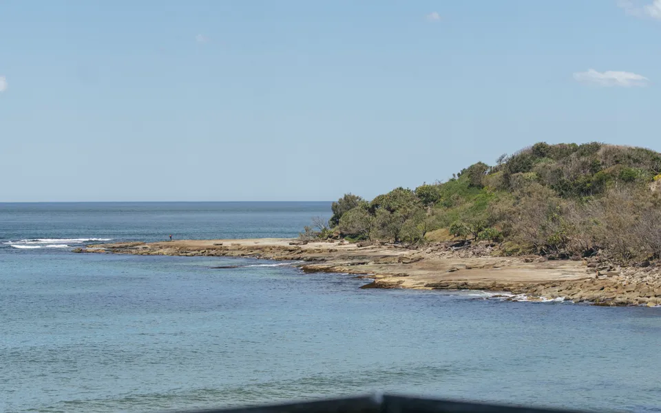 ON THE ROCKS | – Yamba’s Ultimate Absolute Beachdirft Residence