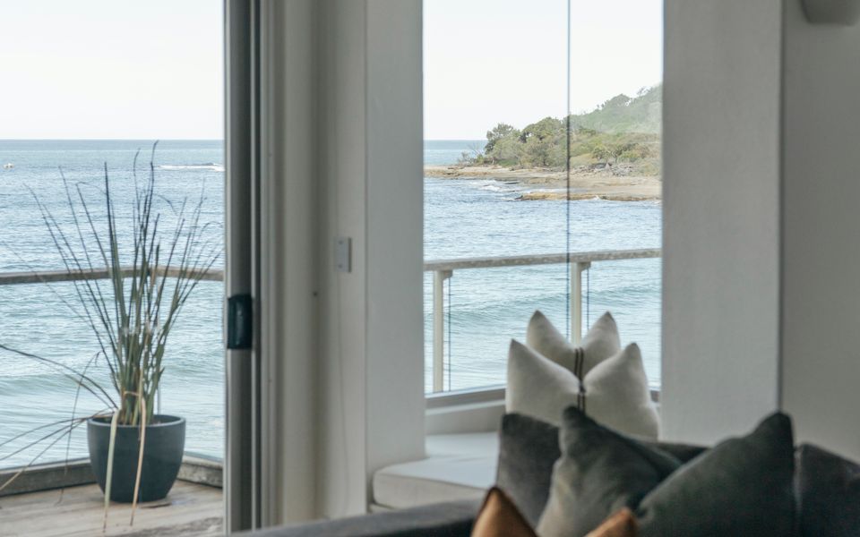 ON THE ROCKS | – Yamba’s Ultimate Absolute Beachdirft Residence