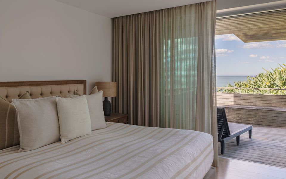 ON THE ROCKS | – Yamba’s Ultimate Absolute Beachdirft Residence