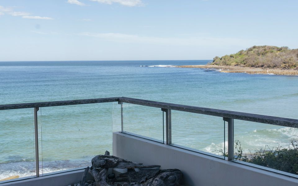 ON THE ROCKS | – Yamba’s Ultimate Absolute Beachdirft Residence