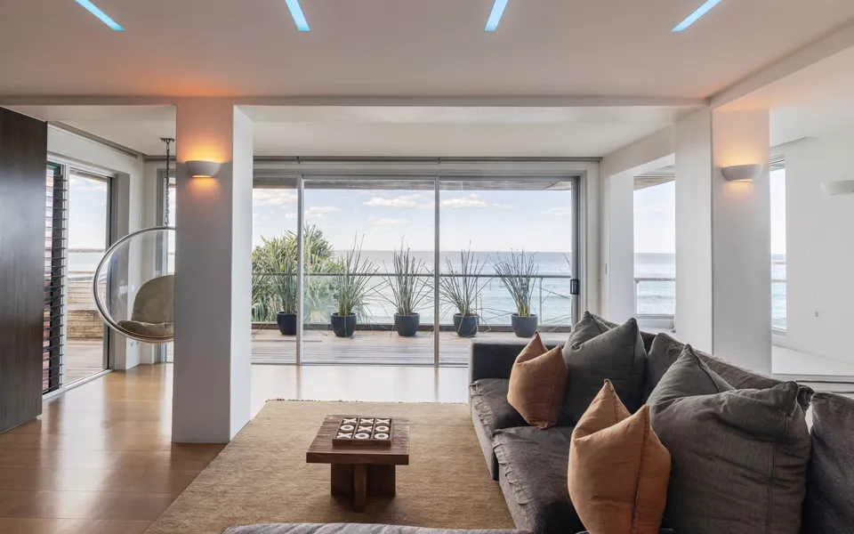ON THE ROCKS | – Yamba’s Ultimate Absolute Beachdirft Residence