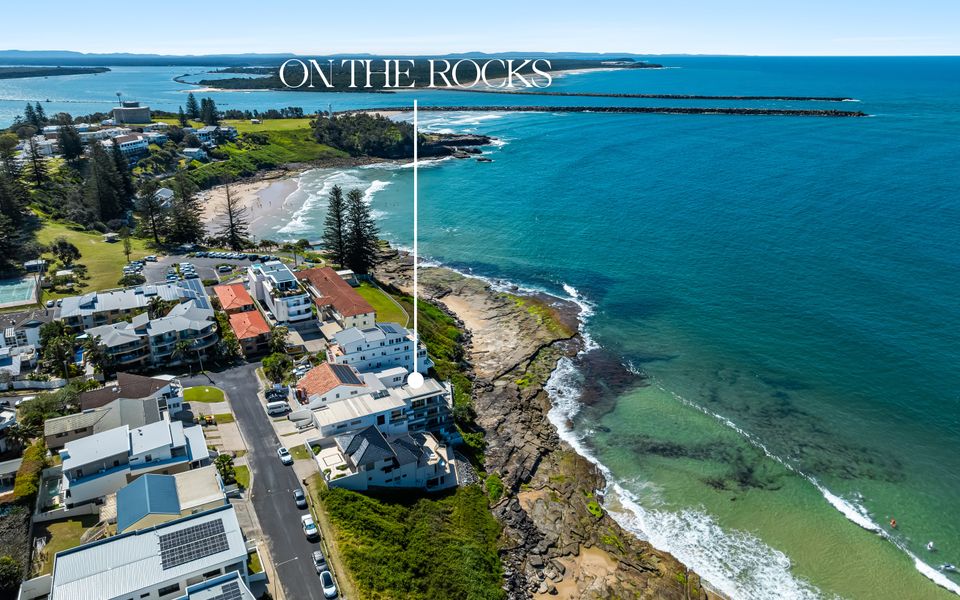 ON THE ROCKS | – Yamba’s Ultimate Absolute Beachdirft Residence