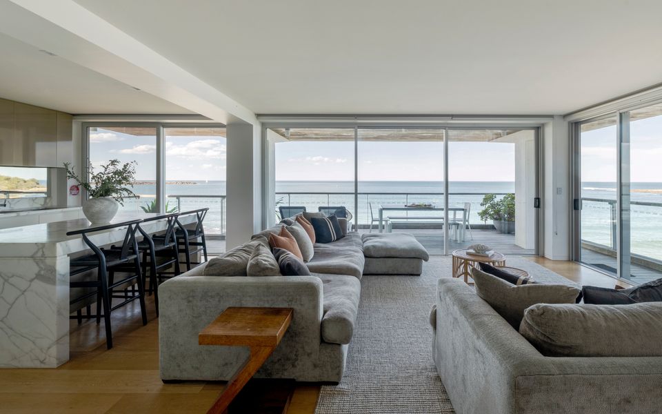 ON THE ROCKS | – Yamba’s Ultimate Absolute Beachdirft Residence