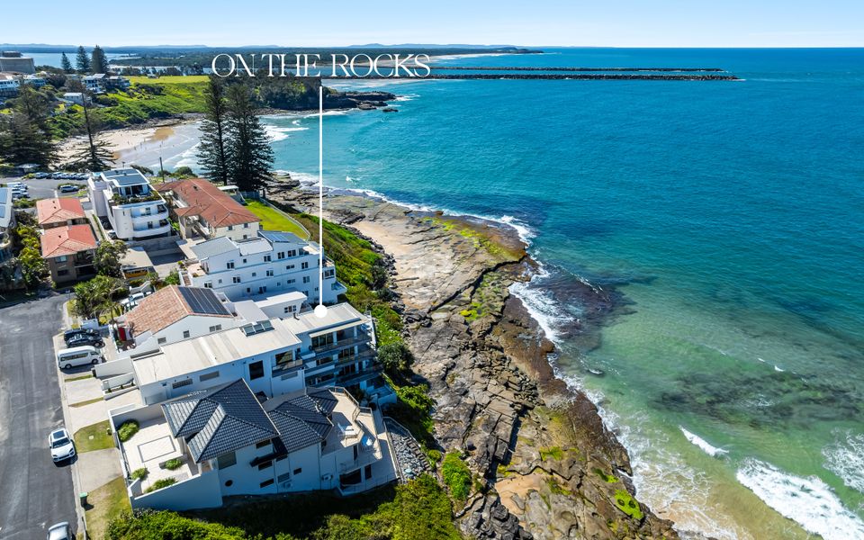 ON THE ROCKS | – Yamba’s Ultimate Absolute Beachdirft Residence