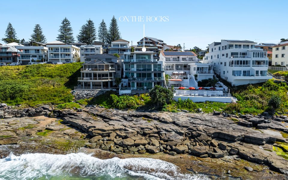 ON THE ROCKS | – Yamba’s Ultimate Absolute Beachdirft Residence