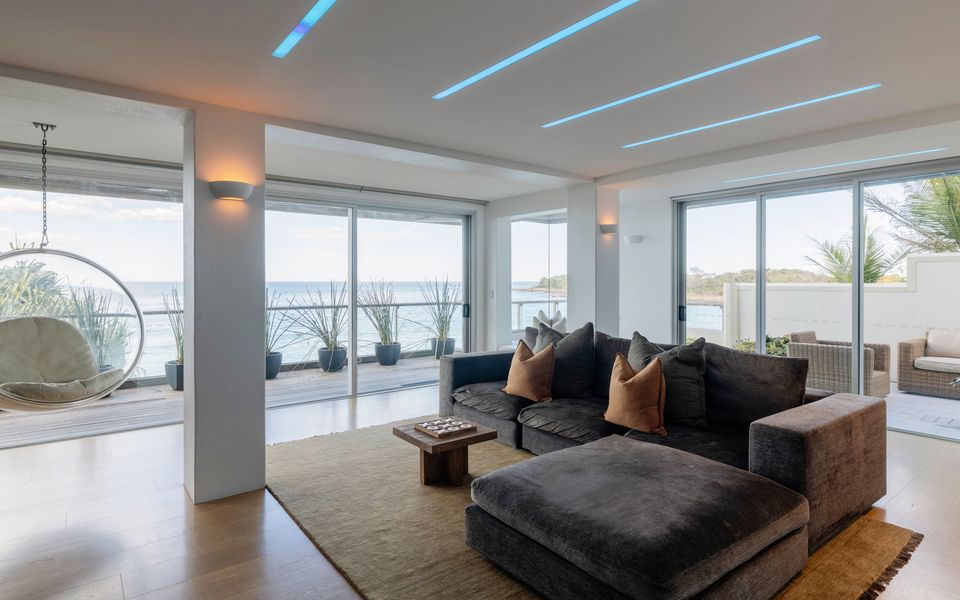 ON THE ROCKS | – Yamba’s Ultimate Absolute Beachdirft Residence