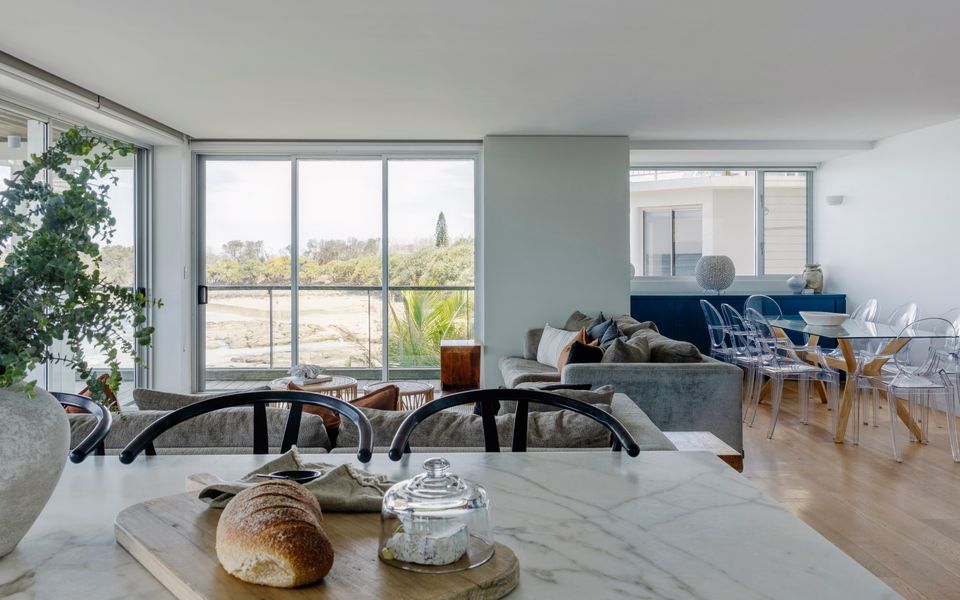 ON THE ROCKS | – Yamba’s Ultimate Absolute Beachdirft Residence