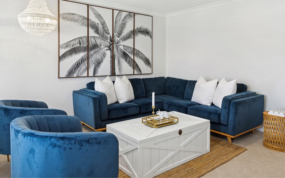 HAMPTONS HOUSE | Stylish Waterfront