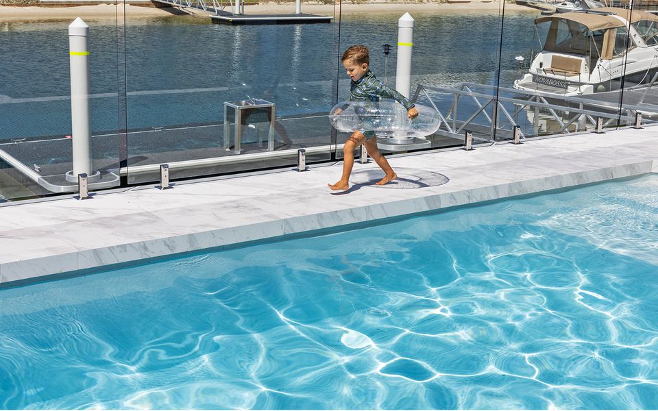 HAMPTONS HOUSE | Stylish Waterfront