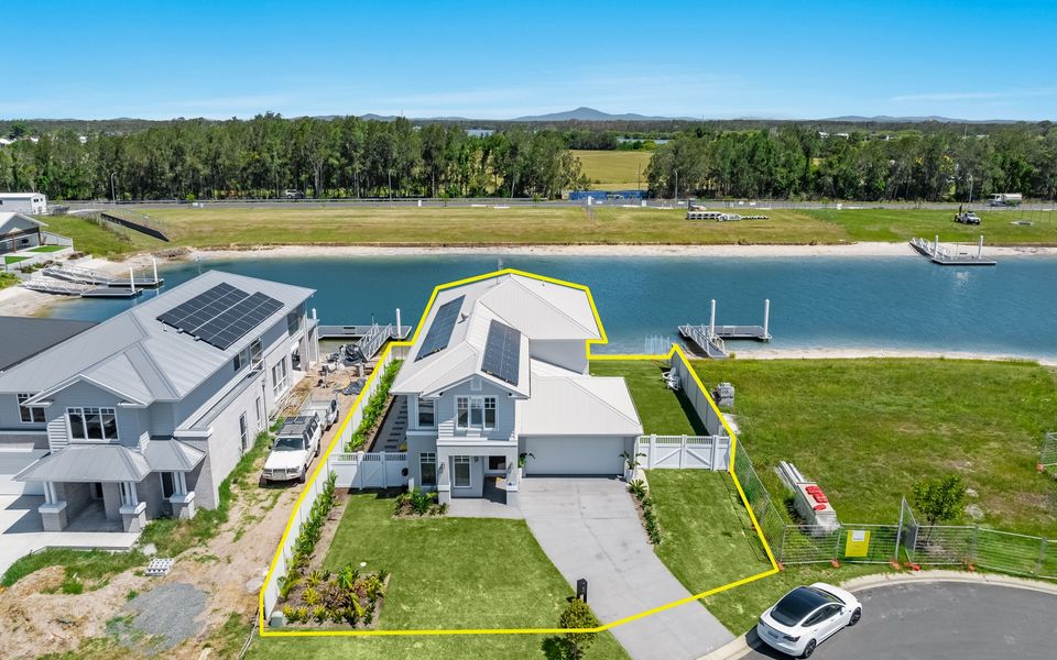 HAMPTONS HOUSE | Stylish Waterfront