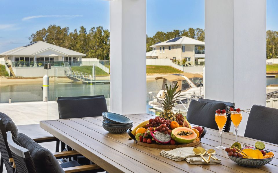 HAMPTONS HOUSE | Stylish Waterfront