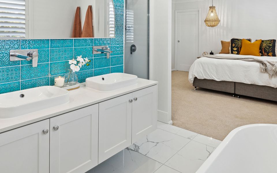 HAMPTONS HOUSE | Stylish Waterfront