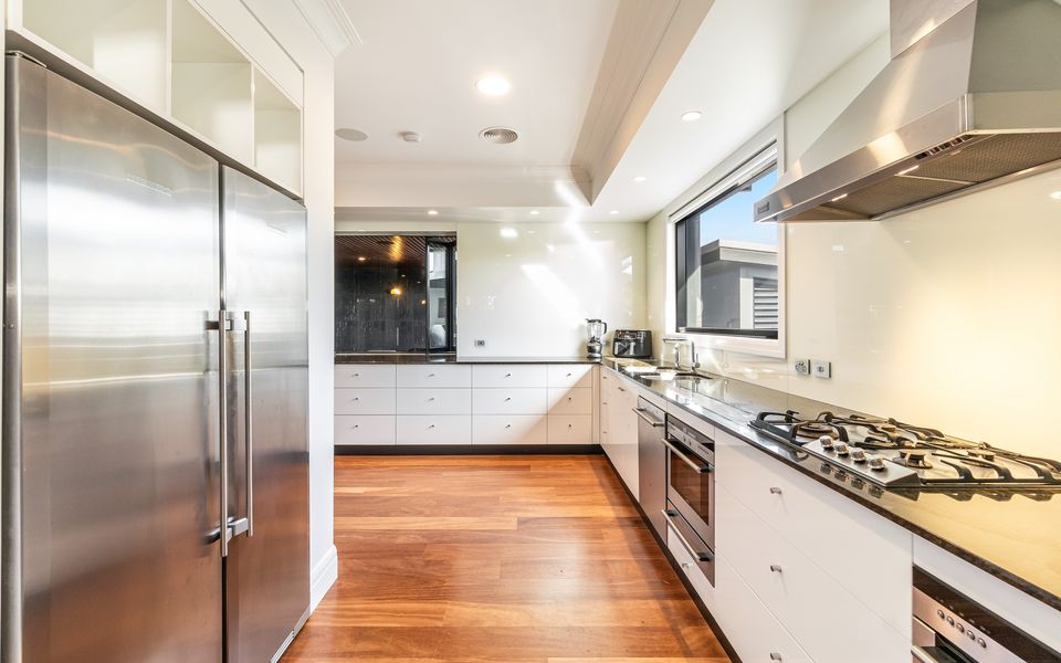 JASMINE COVE | Exclusive Waterfront Estate