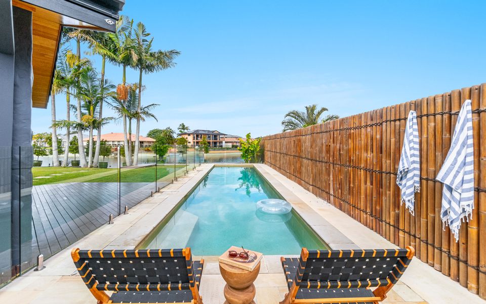 THE ISLANDER | Waterfront with Pool