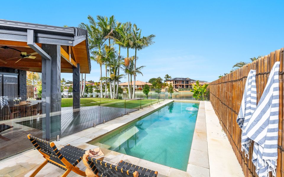 THE ISLANDER | Waterfront with Pool