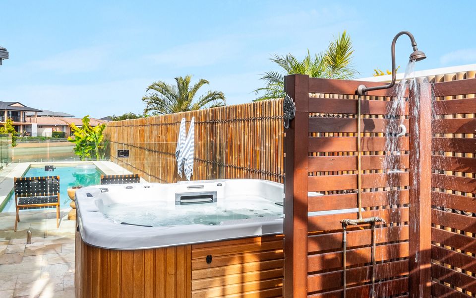 THE ISLANDER | Waterfront with Pool