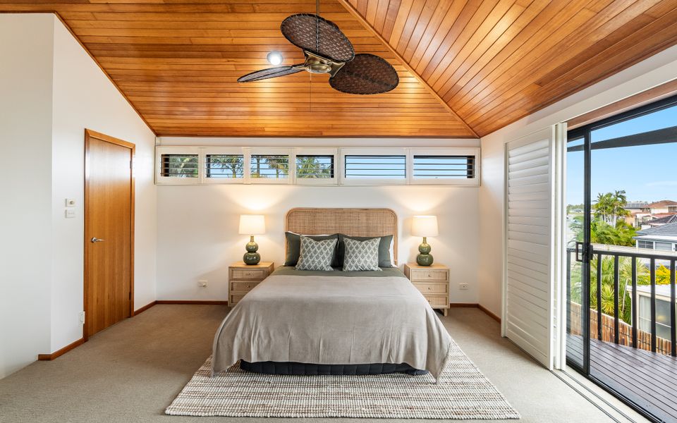 THE ISLANDER | Waterfront with Pool