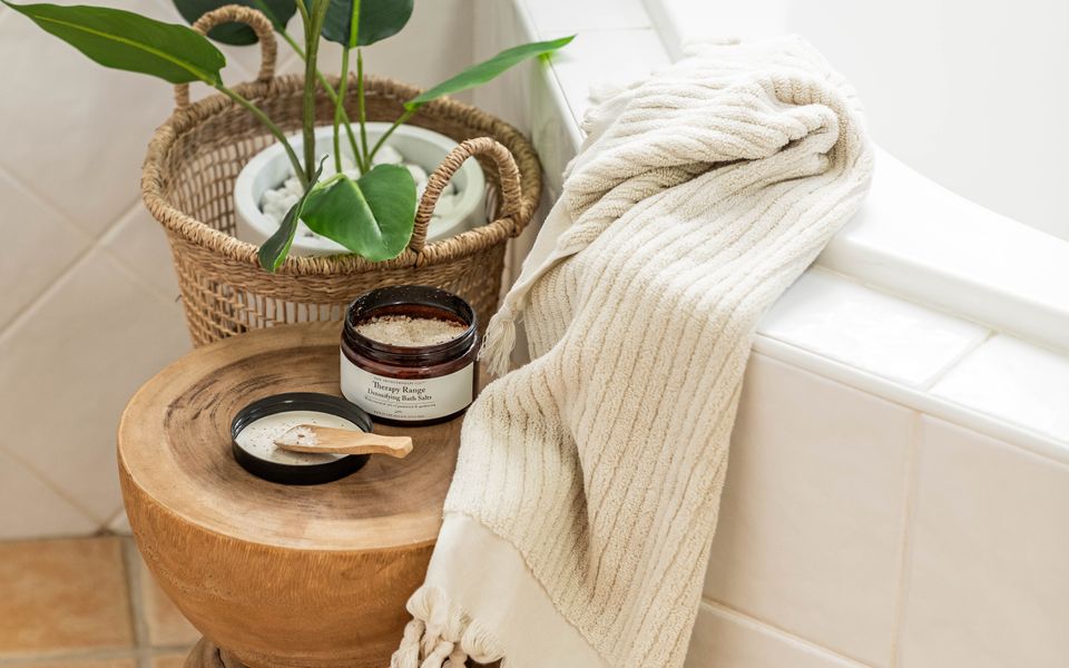 THE ISLANDER | Waterfront with Pool