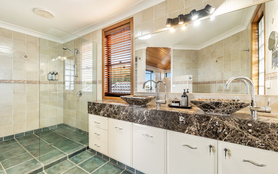 THE ISLANDER | Waterfront with Pool