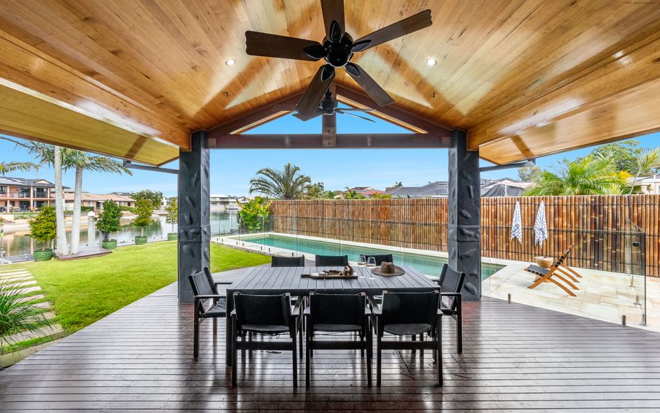 THE ISLANDER | Waterfront with Pool