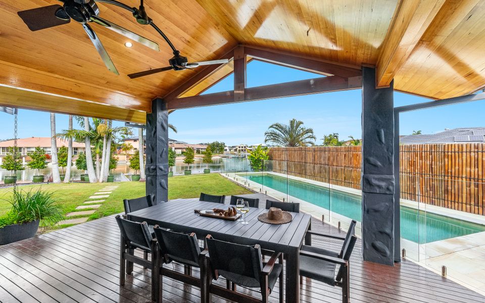 THE ISLANDER | Waterfront with Pool