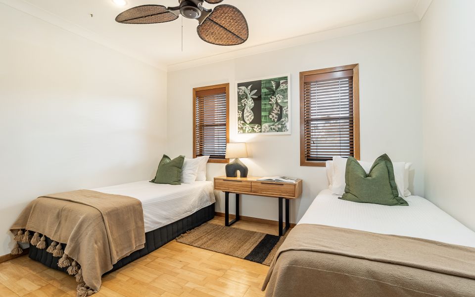 THE ISLANDER | Waterfront with Pool