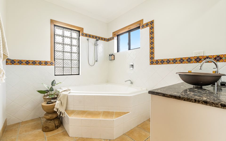 THE ISLANDER | Waterfront with Pool