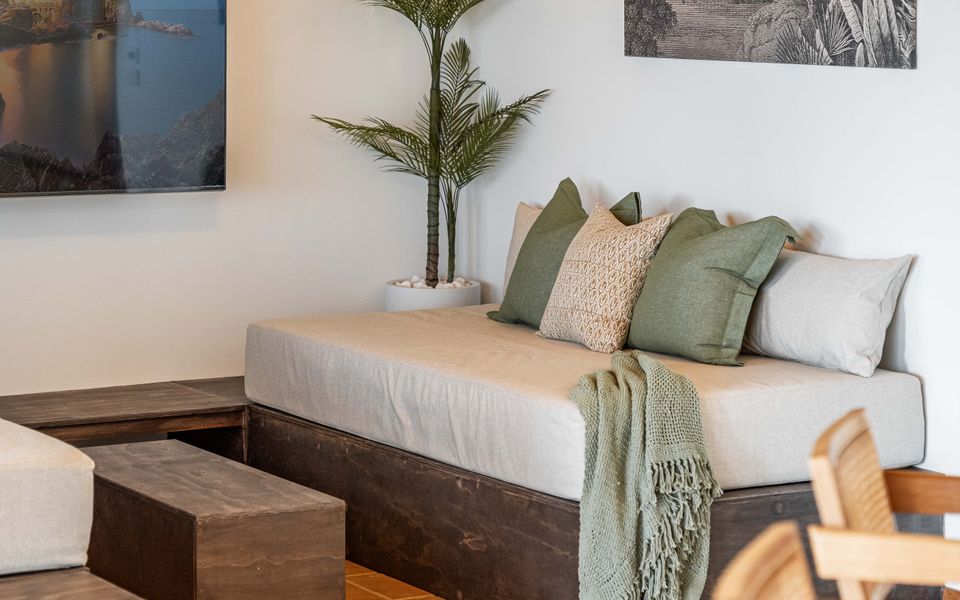 THE ISLANDER | Waterfront with Pool