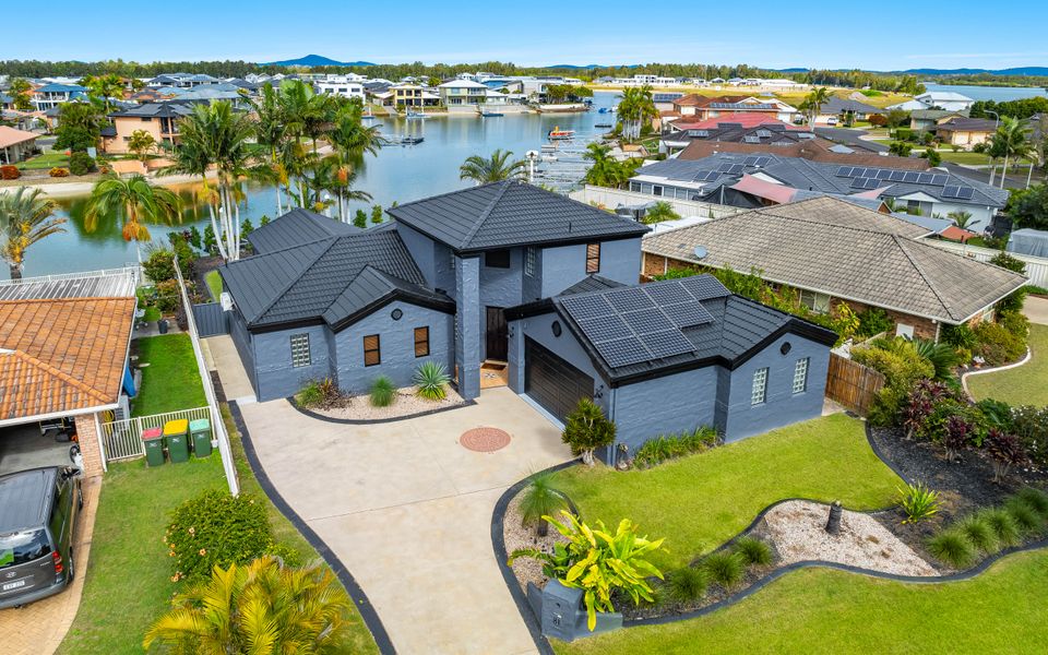 THE ISLANDER | Waterfront with Pool