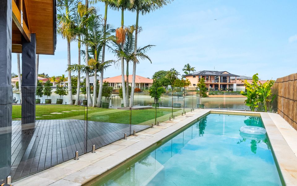 THE ISLANDER | Waterfront with Pool