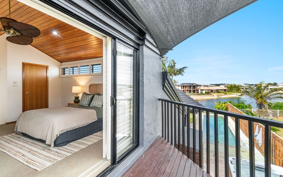 THE ISLANDER | Waterfront with Pool