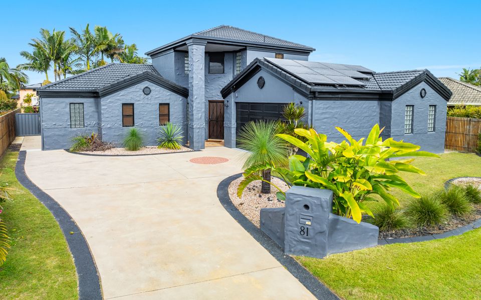 THE ISLANDER | Waterfront with Pool