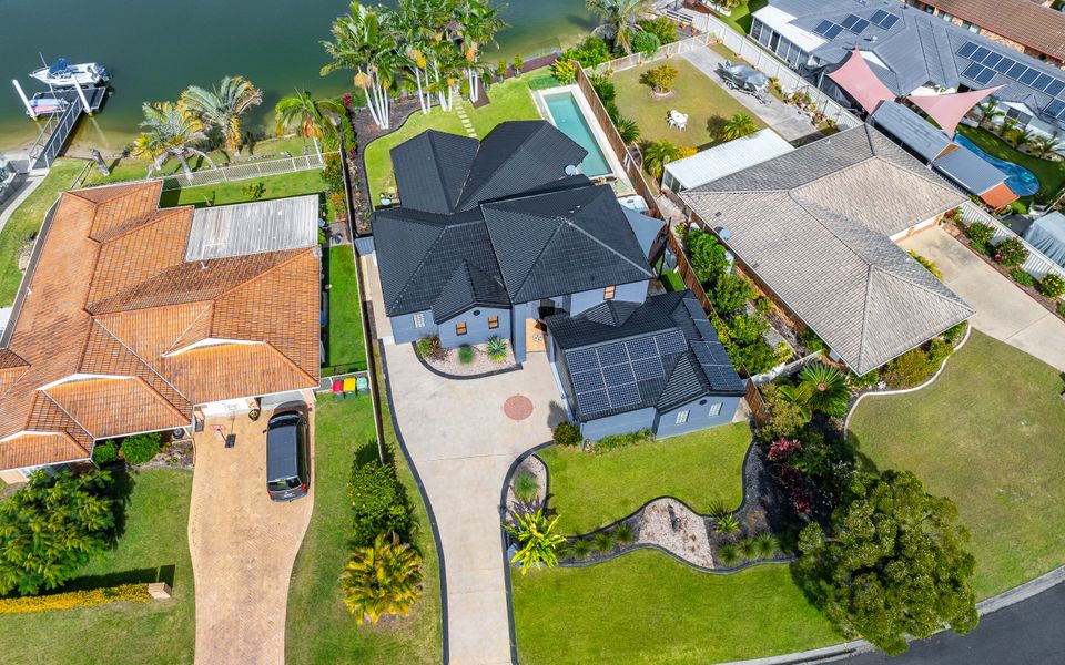 THE ISLANDER | Waterfront with Pool