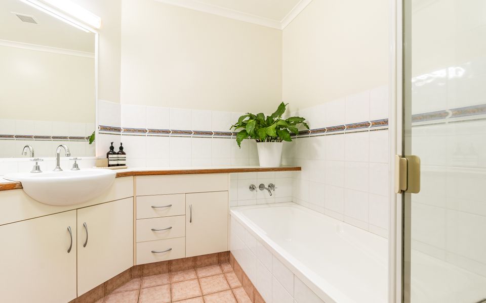 BLUE PACIFIC 3 | Views Across Pippi Beach