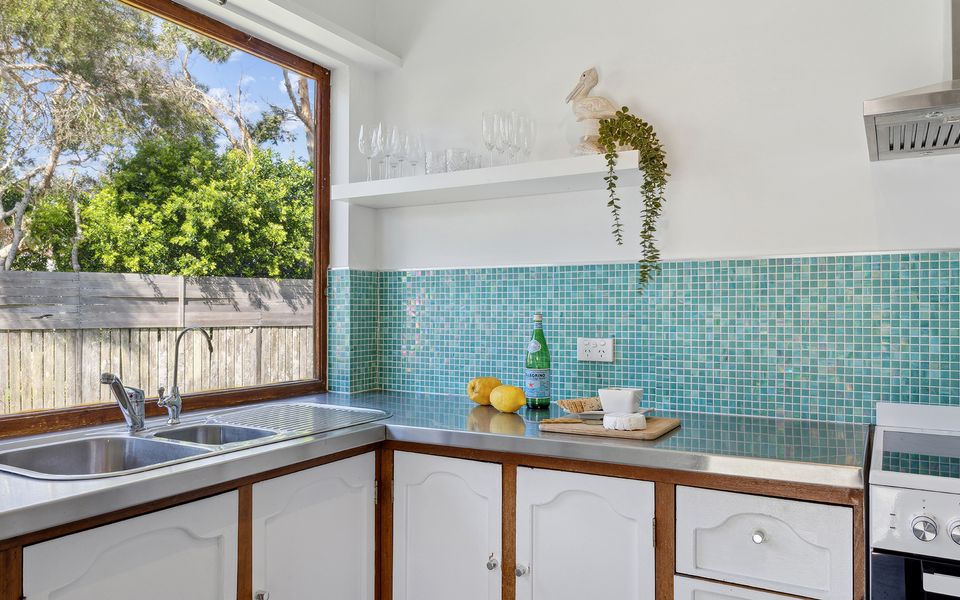 3 HONEYSUCKLE STREET, BROOMS HEAD