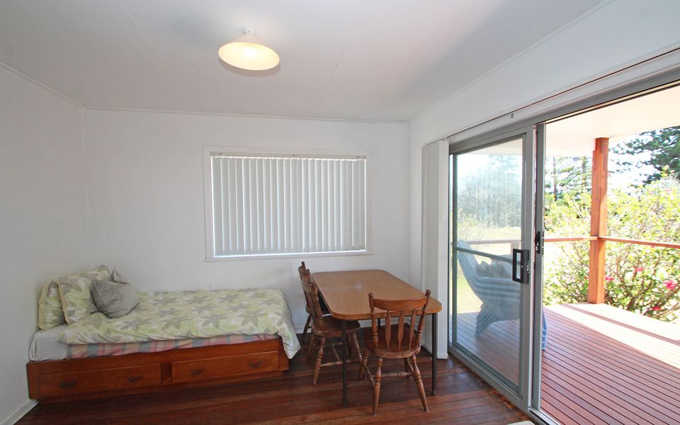 63 OCEAN ROAD, BROOMS HEAD